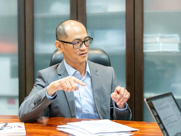 郭銘禮法官認為面對身心障礙者和一般人的差異，不應以一般人標準來衡量矯正