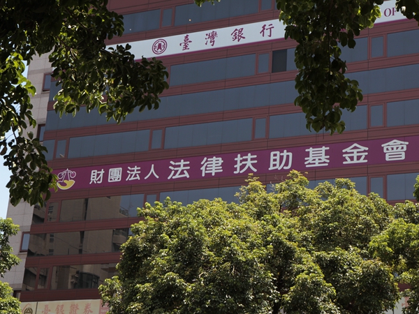 在法扶的日常工作中，敏銳地察覺及接住申請人受扶助人的情緒也常是工作的一部分